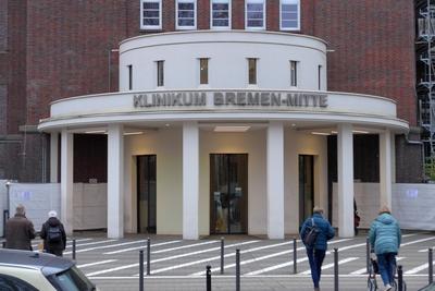 Der Eingang zum Klinikum Bremen-Mitte (KBM), ehemals Zentralkrankenhaus St.-J?rgen-Stra?e. Das KBM geh?rt zum Bremer Kli-stock-foto