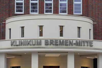 Der Eingang zum Klinikum Bremen-Mitte (KBM), ehemals Zentralkrankenhaus St.-J?rgen-Stra?e. Das KBM geh?rt zum Bremer Kli-stock-foto