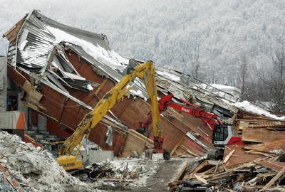 Ruine der eingestuerzten Eissporthalle in Bad Reichenhall, Bayern, aufgenommen am 7. Januar 2006. *** Ruin of the collap-stock-foto