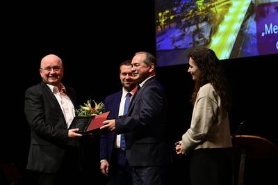 Marco Mende, Martin Schulz, Octavian Ursu und Constanze Geier bei der Feierstunde zur Verleihung des Meridian des Ehrena-stock-foto