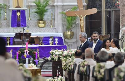 Family Members And Friends Gather Family Members And Friends Gather During Simone Tata Funeral Mass-stock-foto