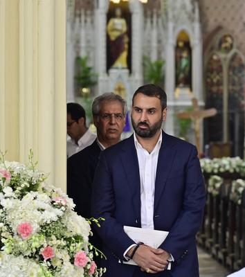Family Members And Friends Gather Family Members And Friends Gather During Simone Tata Funeral Mass-stock-foto