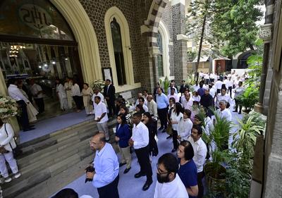 Family Members And Friends Gather Family Members And Friends Gather During Simone Tata Funeral Mass-stock-foto