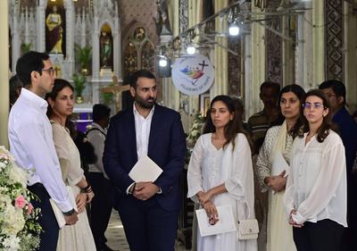 Family Members And Friends Gather Family Members And Friends Gather During Simone Tata Funeral Mass-stock-foto