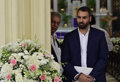 Family Members And Friends Gather Family Members And Friends Gather During Simone Tata Funeral Mass-stock-foto