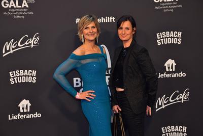 Barbara Hahlweg und Petra Glinski / McDonalds Benefiz Gala / McDonalds Kinderhilfe Stiftung / Eisbach Studios / M?nchen-stock-foto