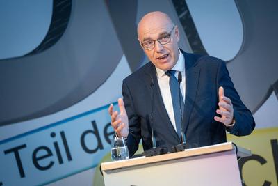 Er?ffnung und Rundgang zur neuen Dauerausstellung im Haus der Geschichte Bonn ?Titel Du bist Teil der Geschichte. Deutschland seit 1945-stock-foto