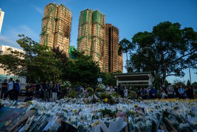 Hong Kong Building Fire Aftermath-stock-foto