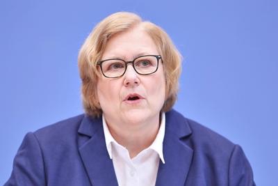 Berlin, Deutschland, 08.12.2025: Bundespressekonferenz: Rechtsstaat unter Druck: Einsch?chterung von Zivilgesellschaft u-stock-foto