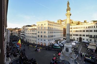 ITALY -  POPE LEO XIV   PAYS HOMAGE TO THE IMMACULATE CONCEPTION NEAR SPANISH STEPS IN ROME   - 2025/12/8-stock-foto