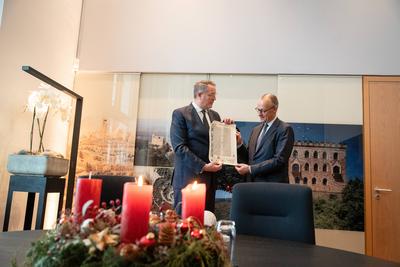 Antrittsbesuch des Bundeskanzlers im Bundesland Rheinland-Pfalz ? Staatskanzlei in der Landeshauptstadt Mainz-stock-foto