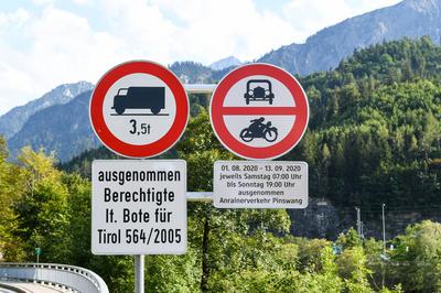 AUT, Regionales Fahrverbot in Tirol / 30.07.2020, Pinswang, Bezirk Reutte, AUT, Regionales Fahrverbot in Tirol, die Land-stock-foto