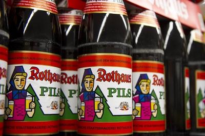 Themenbild Einkaufsmarkt Supermarkt Nahrungsmittel Obst Gemuese Bier Rothaus Badische Staats-stock-foto