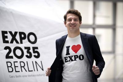 Daniel-Jan Girl - Expo 2035 Berlin-stock-foto