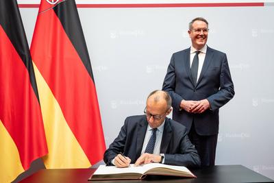 Antrittsbesuch des Bundeskanzlers im Bundesland Rheinland-Pfalz ? Staatskanzlei in der Landeshauptstadt Mainz-stock-foto