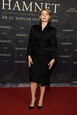 ABBberlin: Jessie Buckley irische Schauspielerin zu Gast auf dem roten Teppich bei der Deutschland Premiere des Kino Films Hamnet im Delphi Filmpalast am 08.12.2025 in Berlin Berlin Deutschland *** ABBberlin Jessie Buckley Irish actress on the red carpet at the German premiere of the movie Hamnet at Delphi Filmpalast on 08 12 2025 in Berlin Berlin Germany-stock-foto