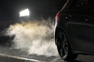Autoabgase-stock-foto