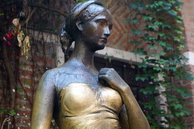 Julia Statue,Verona Julia Statue,Verona Copyright: xZoonar.com/u+h.eggenbergerx 9483380-stock-foto