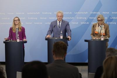 Leiterin der Pressestelle Silke Brandt, Bundesminister f?r Landwirtschaft, Ern?hrung und Heimat, Alois Rainer, Abteilung-stock-foto