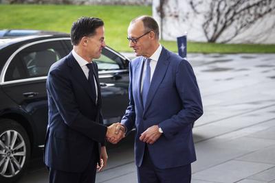 Merz und Rutte-stock-foto