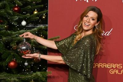 ABBleipzig: Nele Kiper Schauspielerin am Weihnachtsbaum zu Gast auf dem roten Teppich bei der 31.Jose Carreras Gala in der Media City Leipzig, am 10.12.25 Sachsen Deutschland *** ABBleipzig Nele Kiper Actress at the Christmas tree guest on the red carpet at the 31 Jose Carreras Gala in the Media City Leipzig, on 10 12 25 Saxony Germany-stock-foto