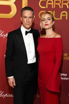 ABBleipzig: Sven Lorig, Stephanie M?ller-Spirra Moderatoren zu Gast auf dem roten Teppich bei der 31.Jose Carreras Gala in der Media City Leipzig, am 10.12.25 Sachsen Deutschland *** ABBleipzig Sven Lorig, Stephanie M?ller Spirra presenters as guests on the red carpet at the 31 Jose Carreras Gala at Media City Leipzig, on 10 12 25 Saxony Germany-stock-foto