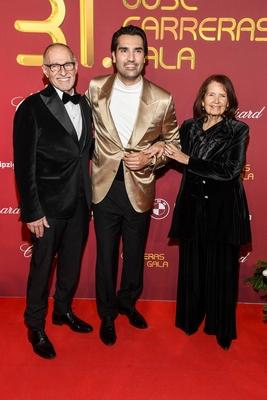 ABBleipzig: Ed Tetelman, Jonathan Tetelman und Jan Tetelman Eltern Saenger zu Gast auf dem roten Teppich bei der 31.Jose Carreras Gala in der Media City Leipzig, am 10.12.25 Sachsen Deutschland *** ABBleipzig Ed Tetelman, Jonathan Tetelman and Jan Tetelman Eltern Saenger as guests on the red carpet at the 31 Jose Carreras Gala in the Media City Leipzig, on 10 12 25 Saxony Germany-stock-foto