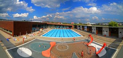 Budaörs, Városi Uszoda és Sportcsarnok-stock-foto