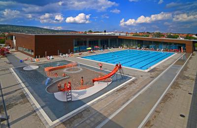 Budaörs, Városi Uszoda és Sportcsarnok-stock-foto