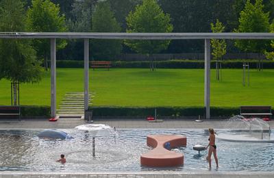 Budaörs, Városi Uszoda és Sportcsarnok-stock-foto