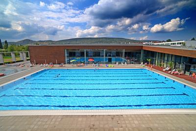 Budaörs, Városi Uszoda és Sportcsarnok-stock-foto