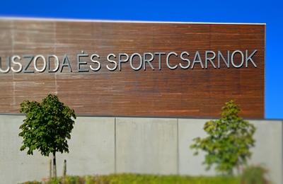 Budaörs, Városi Uszoda és Sportcsarnok-stock-foto