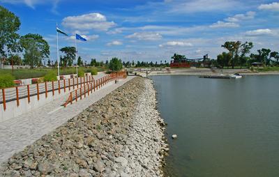 Budapest, 2008-08-17.  A Kopaszi gát a Duna parton-stock-foto