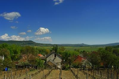 Mindszentkálla a Káli medencében-stock-foto