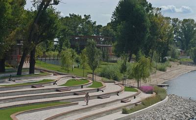 Budapest, 2008-08-17.  A Kopaszi gát a Duna parton-stock-foto