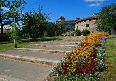 Budapest, 2008-08-16A budavári nagy rondella kör alakú bástya a budai Várhegy déli lejtőjén, a budai vár egykori védműrendszerének rekonstruált része. Középkori falainak kiásásával, konzerválásával és részleges kiegészítésével az 1950-es években állították helyre. Hozzáépített kaputornyával és a szomszédos Buzogánytoronnyal együtt azóta tartozik a budai városképhez.-stock-foto