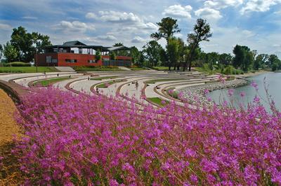 Budapest, 2008-08-17.  A Kopaszi gát a Duna parton-stock-foto