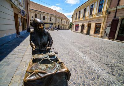 Székesfehérvár, Kati néni szobor-stock-foto