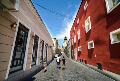 Székesfehérvár, Arany János utca-stock-foto