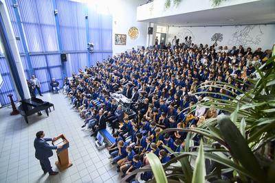 Áder János klímavédelmi tanórát tartott Budakeszin-stock-foto