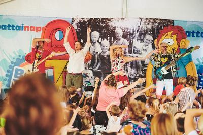 Az Apacuka zenekar koncertje-stock-foto