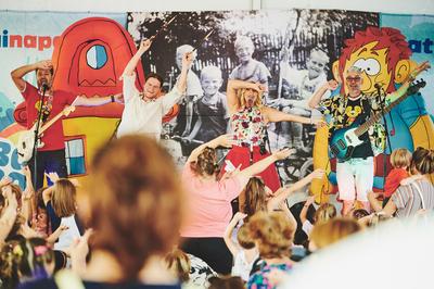 Az Apacuka zenekar koncertje-stock-foto