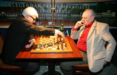 Spasszkijt kapta 70. születésnapjára Portisch Lajos-stock-foto