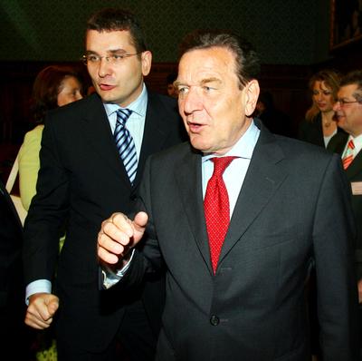 Gerhard Schröder Budapesten-stock-foto