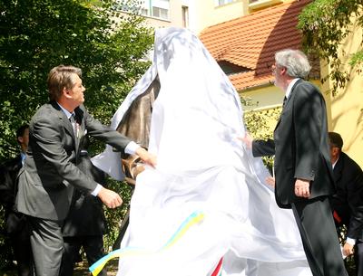 Leleplezték Sevcsenko szobrát Budapesten-stock-foto