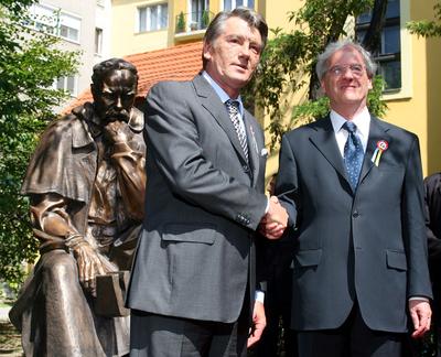Leleplezték Sevcsenko szobrát Budapesten-stock-foto