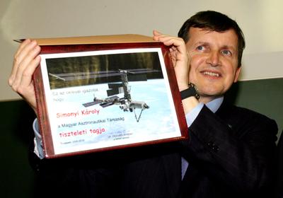 Charles Simonyi Budapesten-stock-foto