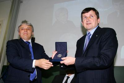 Charles Simonyi Budapesten-stock-foto