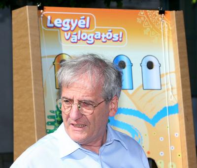 Sólyom László meglátogatta az öko-játszóteret-stock-foto