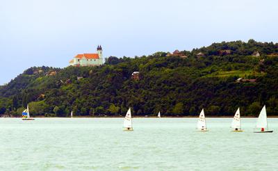 Lassan indul az idei szezon a Balatonon-stock-foto